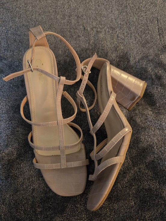 Shoes - Strappy Block Heel Sandals Size 10
